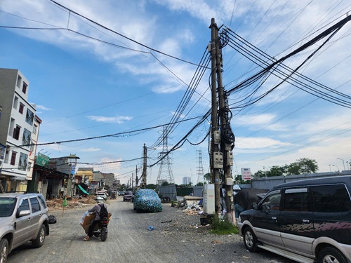 Người dân bức xúc vì dự án đường Tam Trinh thi công ì ạch. Ảnh: Minh Hạnh 