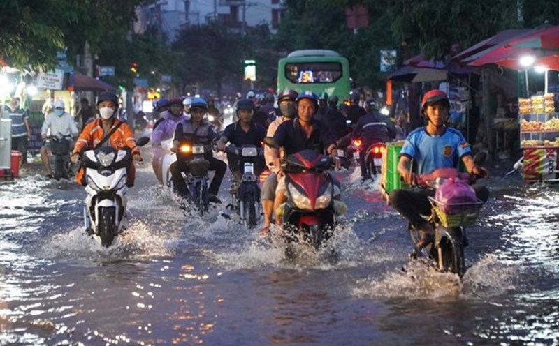 The South is forecast to have heavy to very heavy rain in the late afternoon and evening of June 25. Photo: Nguyen Chan