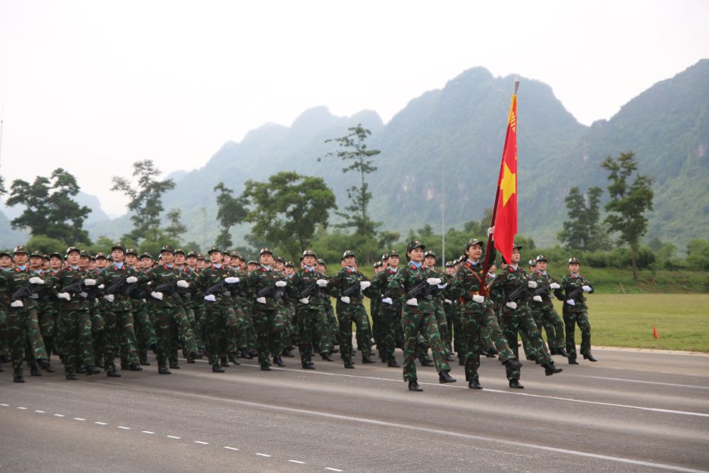 Khoi nu si quan gin giu hoa binh Viet Nam. Anh: Tran Vuong