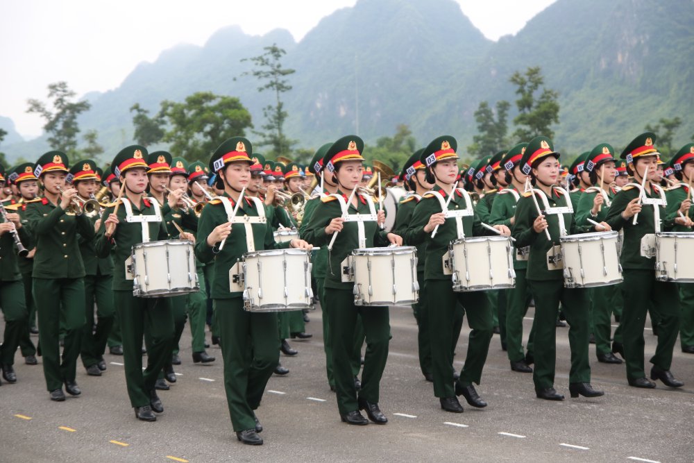 Khoi nu quan nhac. Anh: Tran Vuong