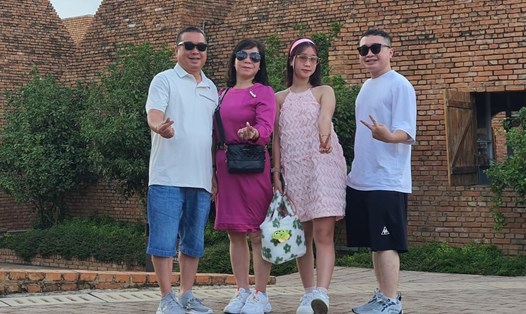 Hãy dành tặng những lời chúc ý nghĩa đến  cha mẹ nhân Ngày Gia đình Việt Nam 28.6. Ảnh: Tuấn Đạt