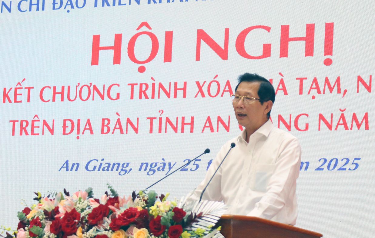 Pho Chu tich UBND tinh An Giang Le Van Phuoc phat bieu tai hoi nghi. Anh: Luc Tung