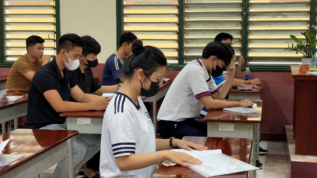 HCMC students predict that the topic of love for the country will be in the Literature exam.