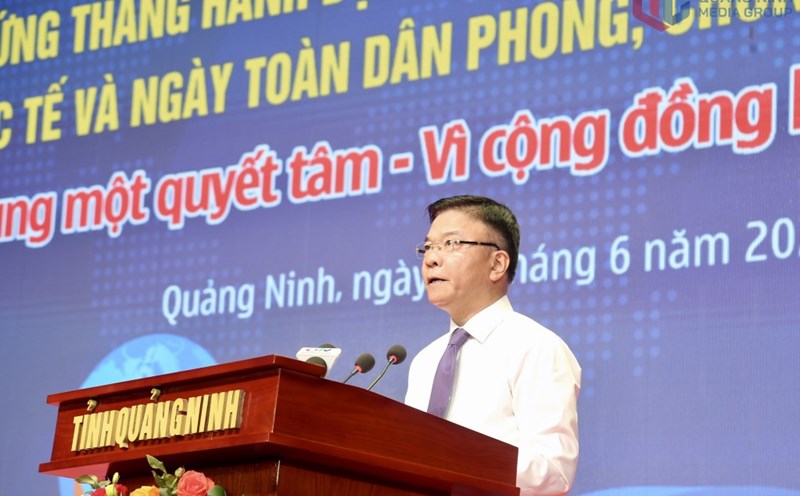 Mr. Le Thanh Long - Member of the Party Central Committee, Deputy Head of the Government, Chairman of the National Committee for AIDS, Drug and prostitution Prevention - gave a speech at the rally. Photo: Quang Ninh Provincial Media Center