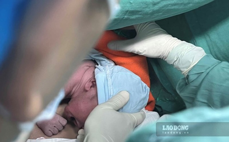 From July 1, the Social Insurance Law 2024 officially took effect, with many new regulations on maternity benefits for employees. Photo: Thuy Linh