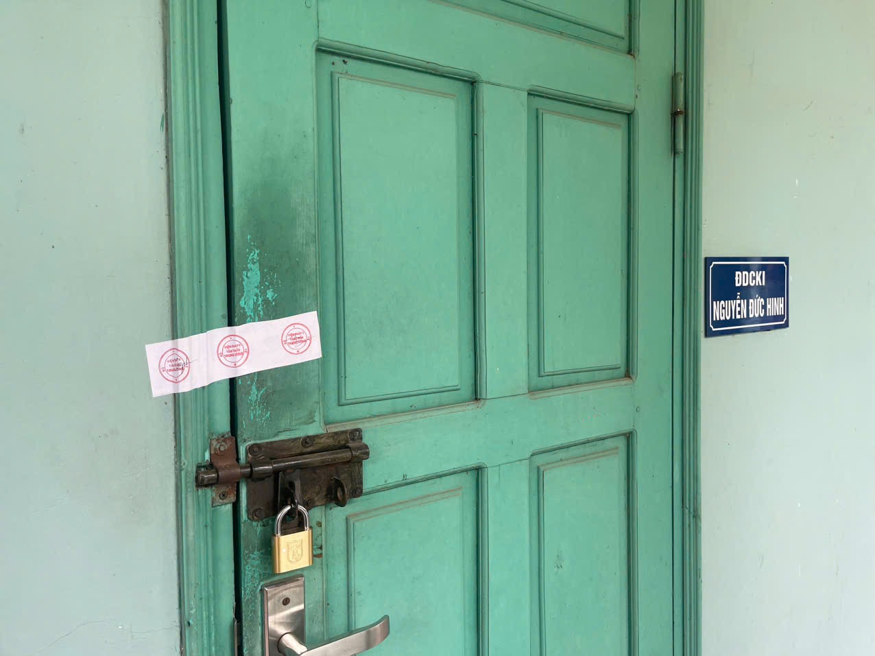 Khu vuc lam viec bi niem phong. Anh: Ha Le