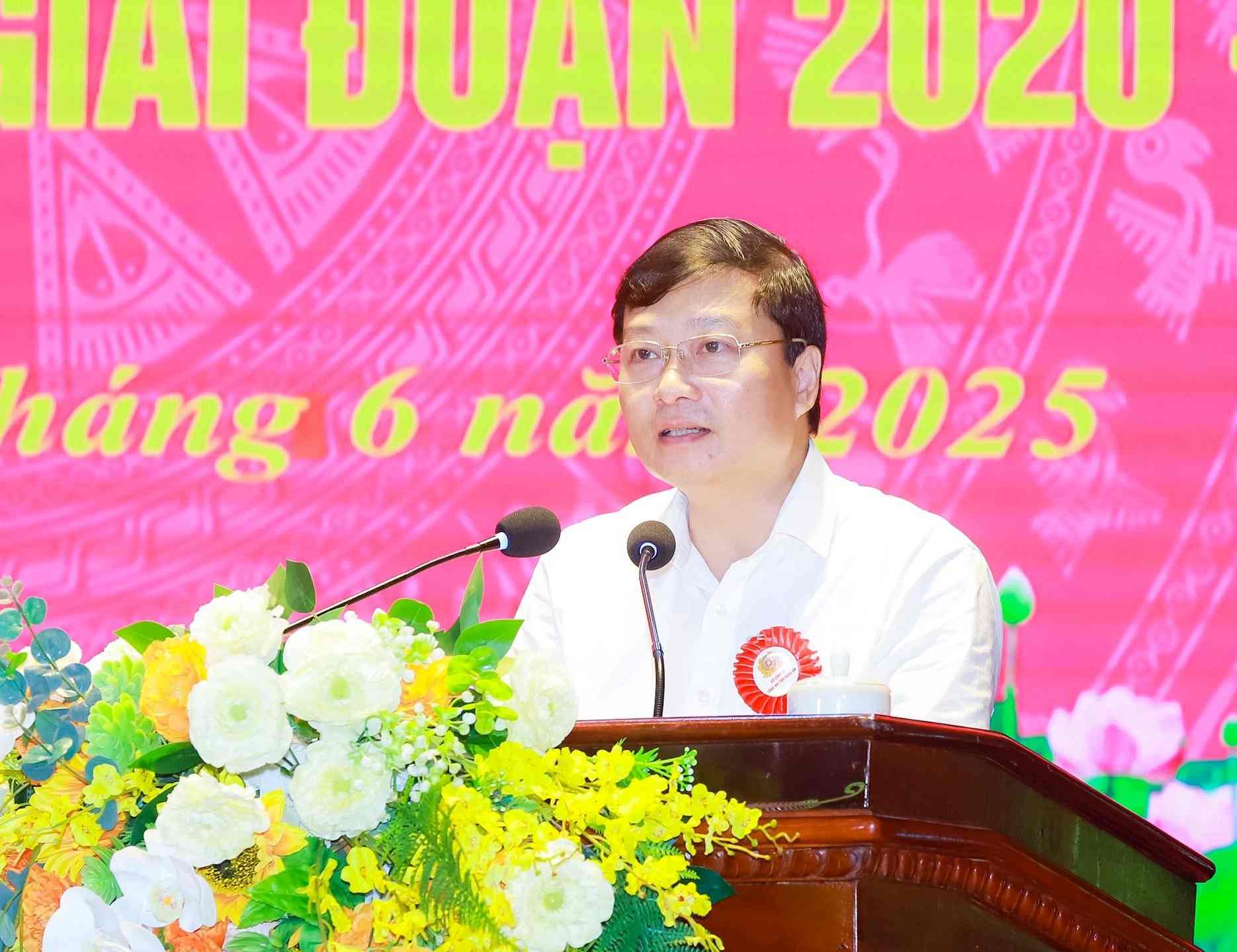 Ong Le Hong Vinh, Chu tich UBND tinh Nghe An phat bieu chi dao tai hoi nghi. Anh: Thanh Duy