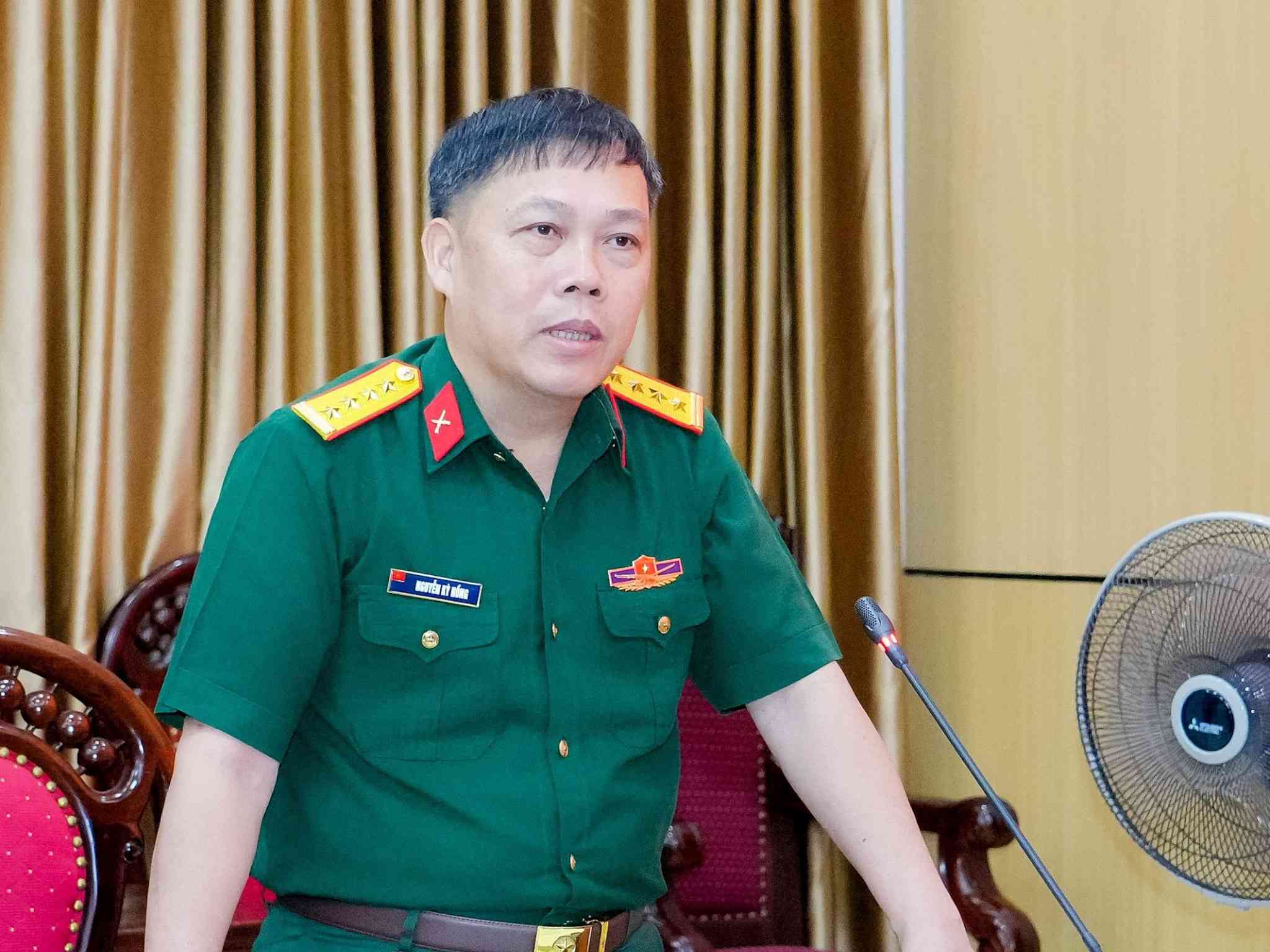 Dai ta Nguyen Ky Hong, Chinh uy Bo CHQS tinh Nghe An duoc bo nhiem giu chuc vu Pho Chu nhiem Chinh tri Quan khu 4. Anh: Pham Bang