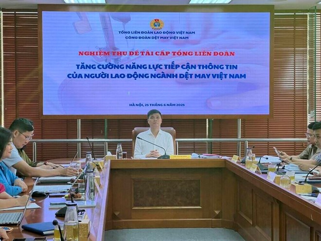 Tăng cường năng lực tiếp cận thông tin của người lao động Dệt may