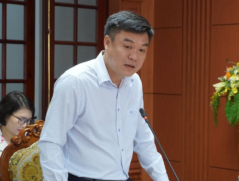 Hiệu trưởng Trường CĐYT Quảng Nam Bùi Long Ẩn - cho biết, đơn vị lúng túng trong giải quyết nợ lương cho NLĐ vì đang nợ nần chồng chất. Ảnh: Trường An