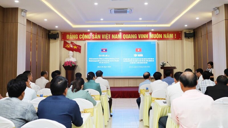 Delegates attending the training conference on transferring agricultural techniques for officials of 9 Northern Lao provinces in Son La. Photo: Yen Vi