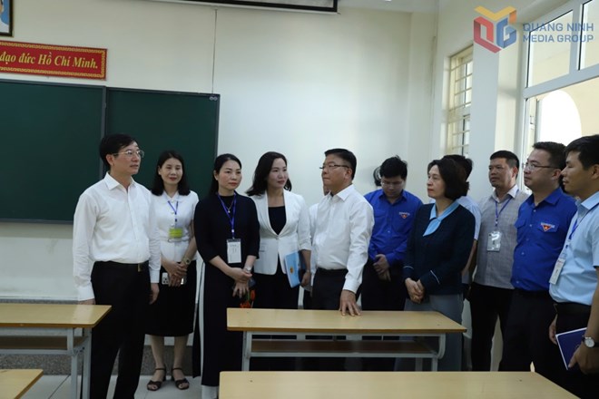Phó Thủ tướng Lê Thành Long kiểm tra công tác chuẩn bị thi tốt nghiệp THPT tại Quảng Ninh