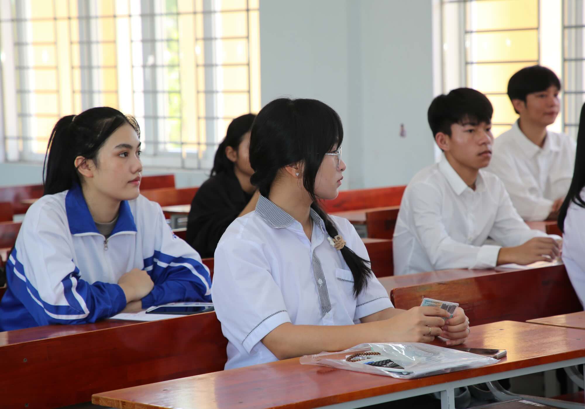 Nghe pho bien quy dinh. Anh: Cong Sang