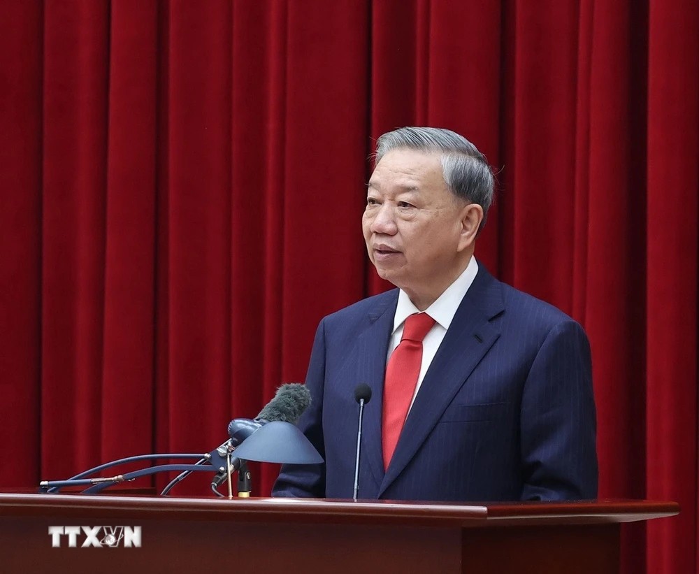 General Secretary To Lam has just signed and issued decisions of the Politburo on the establishment of Party Committees of provinces and cities after the merger and consolidation. Photo: VNA