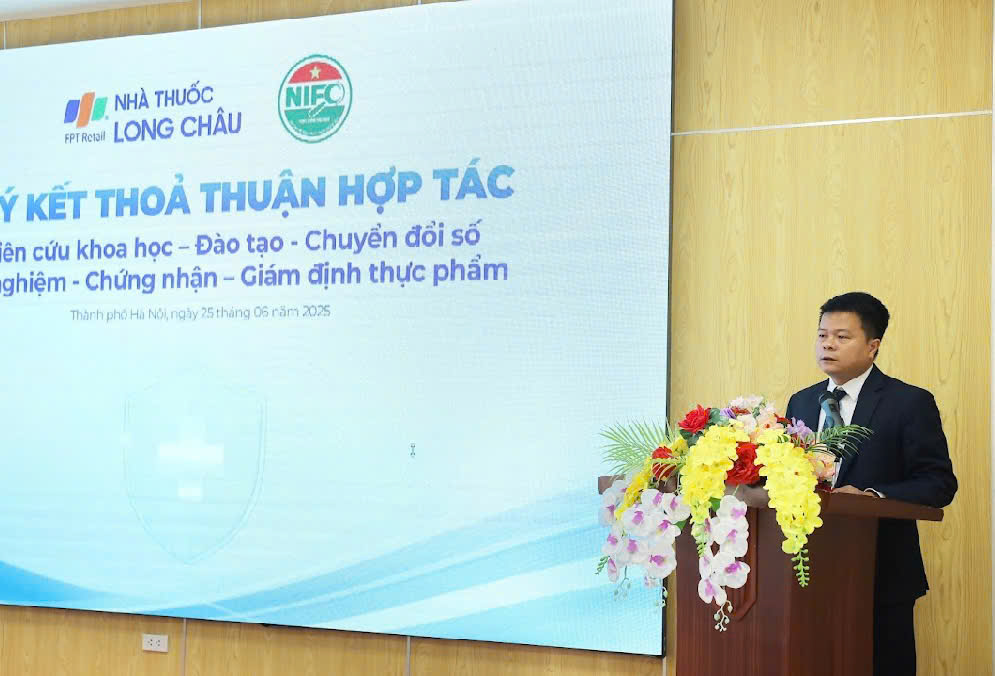 PGS.TS. Tran Cao Son, Pho Vien truong Vien Kiem nghiem an toan ve sinh thuc pham Quoc gia phat bieu tai su kien. Anh: BTC cung cap