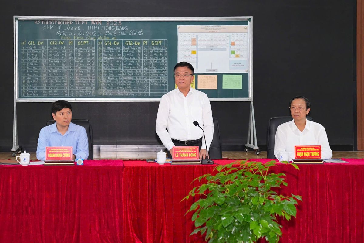 Pho Thu tuong Le Thanh Long phat bieu tai buoi lam viec. Ảnh: Cong TTDT Hai Phong