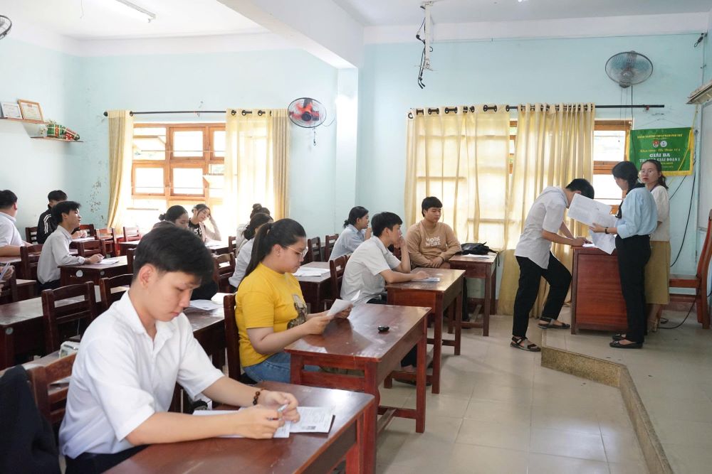Da Nang co 14.156 thi sinh dang ky du thi theo Chuong trinh GDPT nam 2018. Co 393 thi sinh dang ky du thi theo Chuong trinh GDPT nam 2006. Anh: Tran Thi