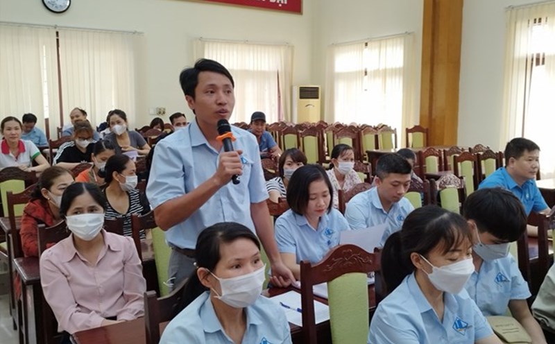 Workers participated in a speech at a program organized by the Cam Giang District Labor Federation (Hai Duong province). Photo: Dieu Thuy