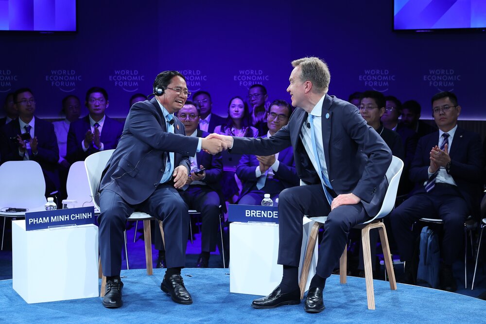 Politburo member and Prime Minister Pham Minh Chinh attended the policy dialogue session "New era of Vietnam: From vision to action". Photo: VGP