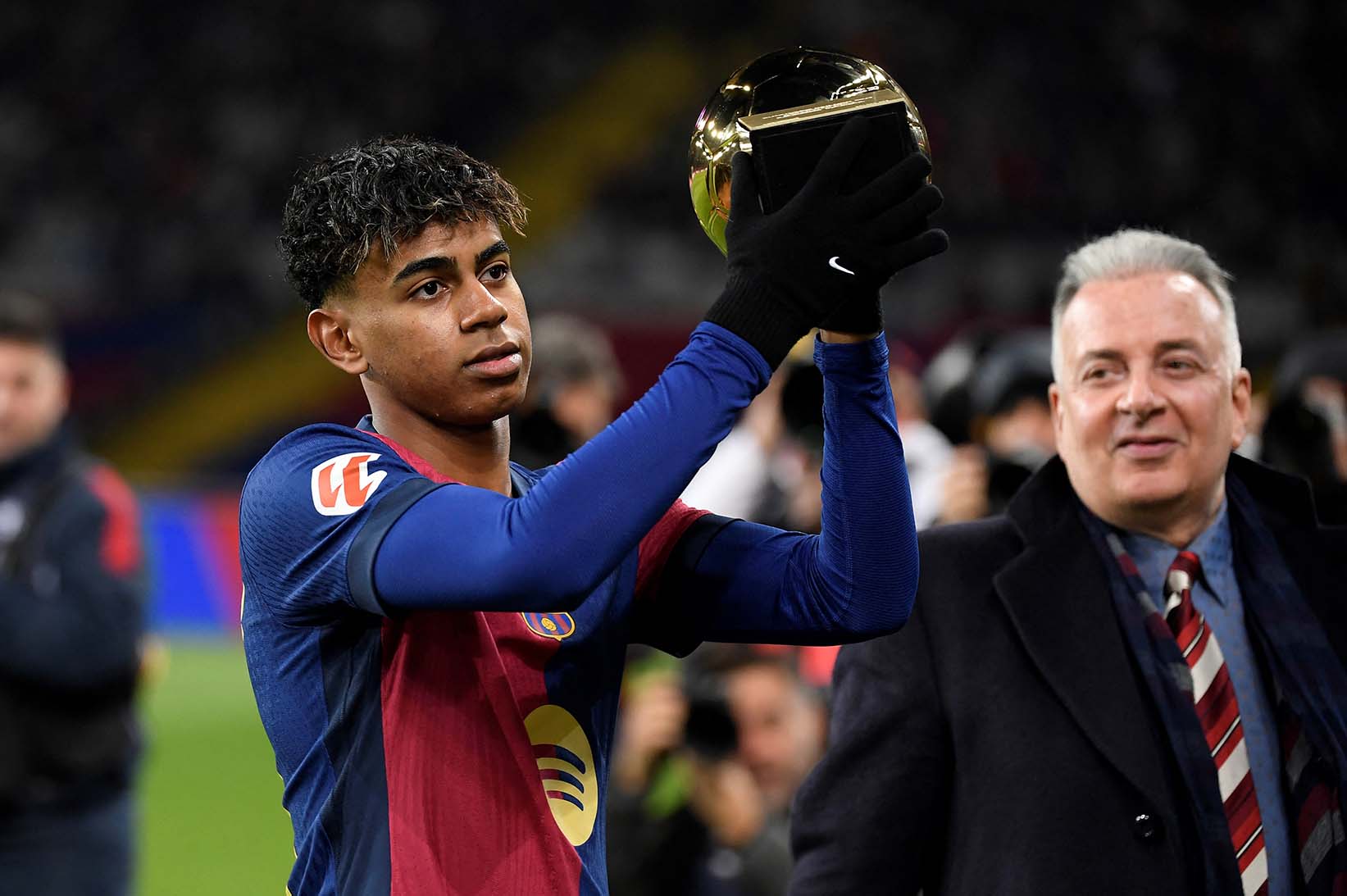 Lamine Yamal khong phai nguoi dong doi than thiet duy nhat cua Nico Williams tai Barcelona. Anh: AFP