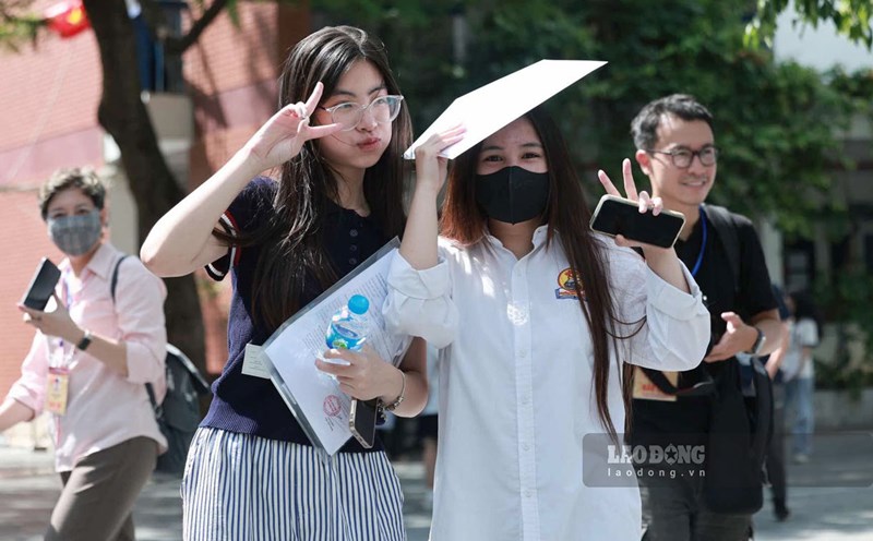 Participating in the history graduation exam, candidates set a target of 29 points