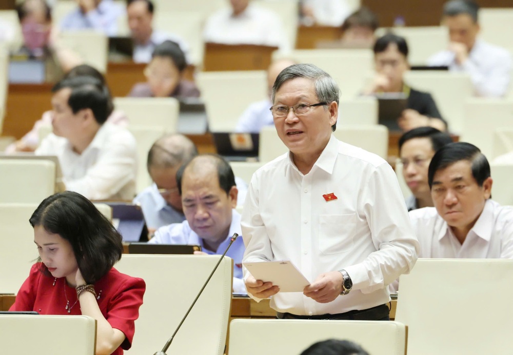 National Assembly delegate To Van Tam (Kon Tum) spoke about the draft Law on Emergency Situations. Photo: Pham Dong