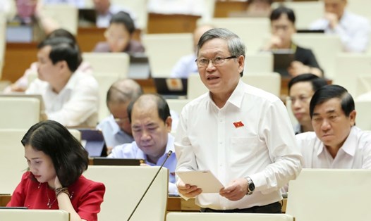 Đại biểu Quốc hội Tô Văn Tám (Kon Tum) phát biểu về dự án Luật Tình trạng khẩn cấp. Ảnh: Phạm Đông