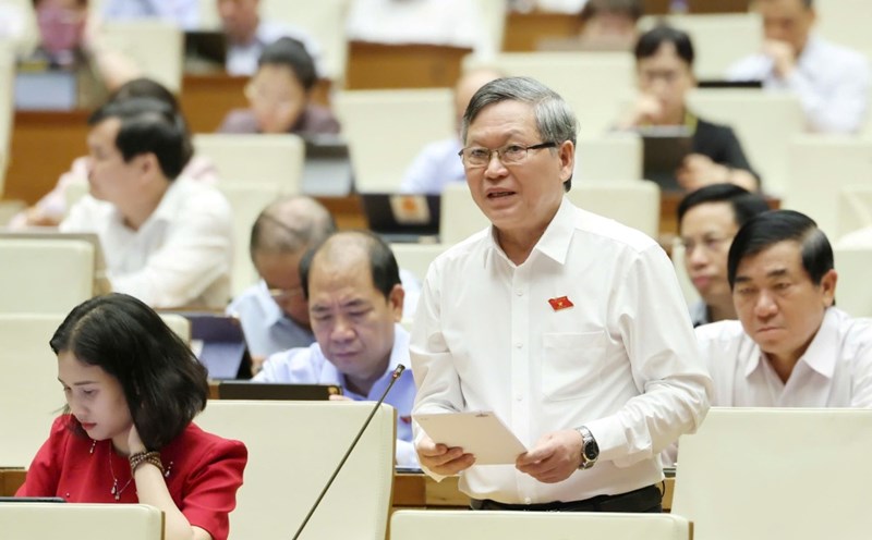 National Assembly delegate To Van Tam (Kon Tum) spoke about the draft Law on Emergency Situations. Photo: Pham Dong
