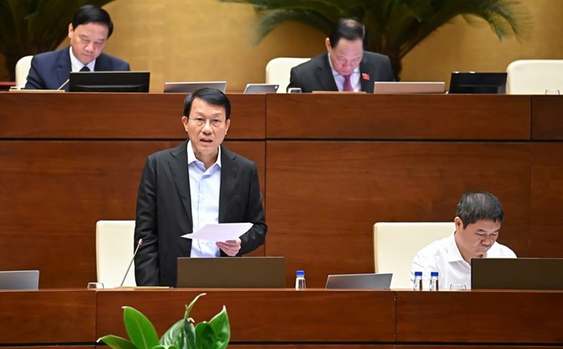 General Luong Tam Quang - Politburo member, Minister of Public Security explained and clarified the Law on Transferring People serving Imprisonment sentences. Photo: Quochoi.vn