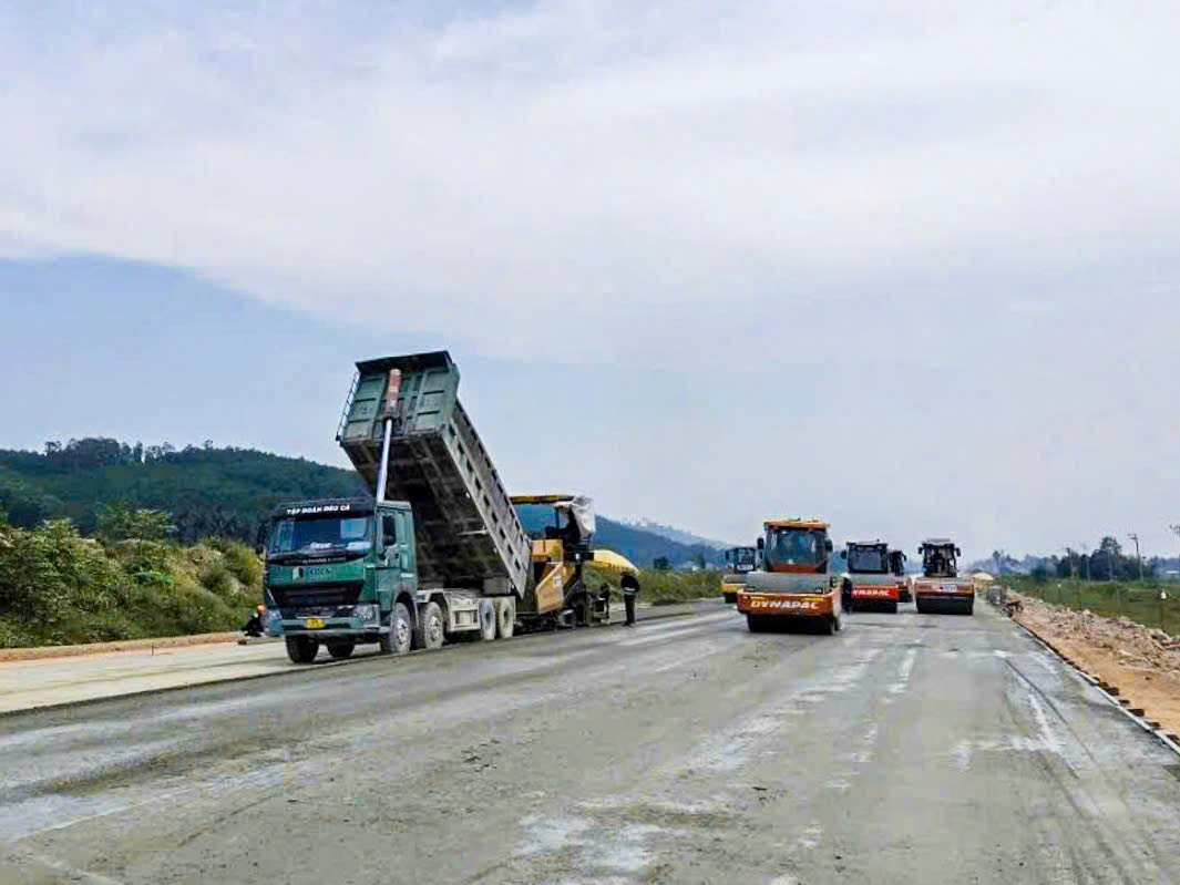 Construccion de Quang Ngai - Proyecto Hoai Nhon Highway. Foto: Vien Nguyen