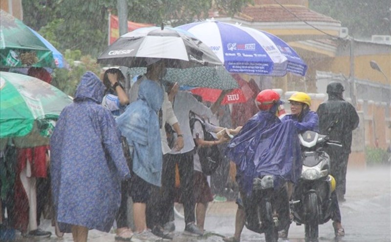 Weather forecast for the National High School Graduation Exam 2025 in the South should be on guard against rain, especially in the afternoon. Photo: Chan Phuc