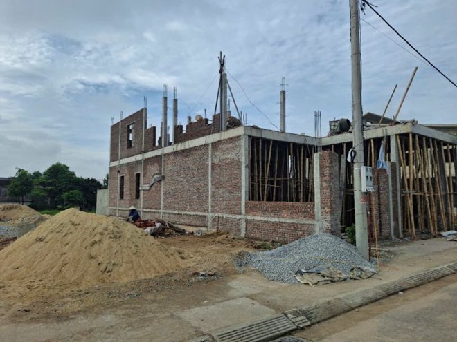 The high price of construction materials has caused the cost of building people's houses to increase. Photo: Tran Tuan