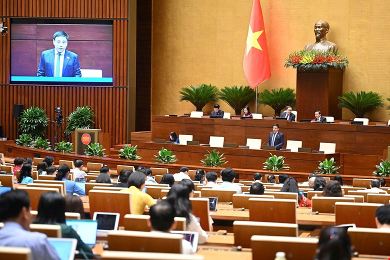 El gobierno propuso que la Asamblea Nacional permite la inversion privada en el proyecto ferroviario de alta velocidad norte -sur. Foto: Quochoi.vn