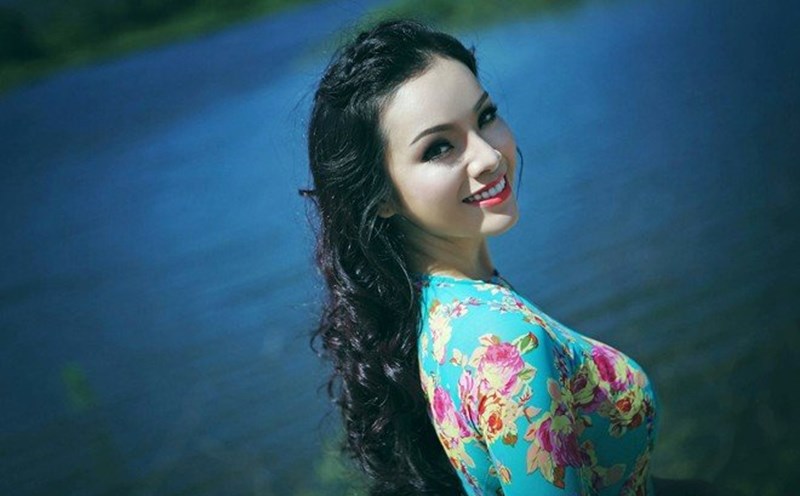 Singer - Meritorious Artist Tan Nhan. Photo: Character provided