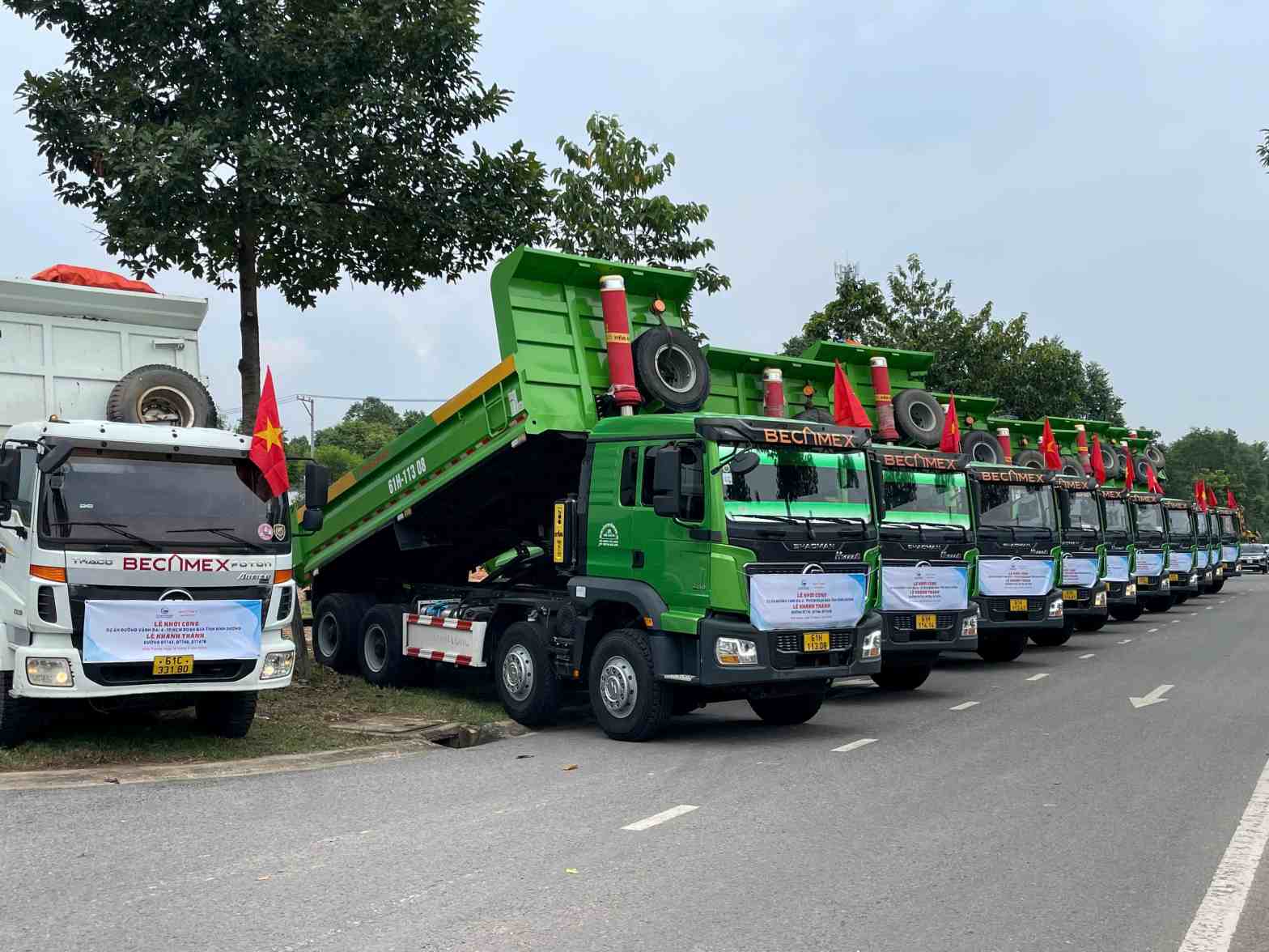 Du an da duoc khoi cong, cac nha thau dang khan truong trien khai xay dung. Anh: Dinh Trong
