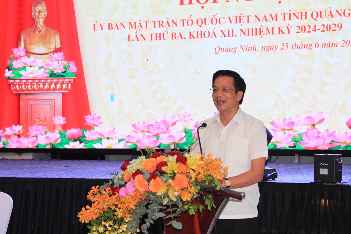 Presidente del Comite del Frente de la Patria de Vietnam de la provincia de Quang Ninh, Nguyen Van Hoi, hablo en la conferencia. Foto: Dieu Hoang