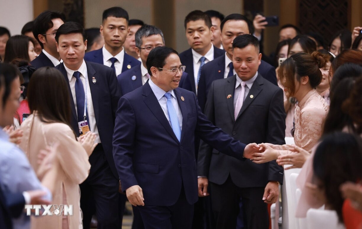 Politburo member and Prime Minister Pham Minh Chinh met with the Vietnamese community in the Beijing, Tianjin, and Hebei regions of China. Photo: VNA