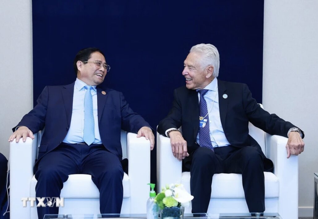 Miembro de Politburo, primer ministro, Pham Minh Chinh, se reunio con el presidente provisional Wef Peter Brabeck-Letmathe. Foto: VGP