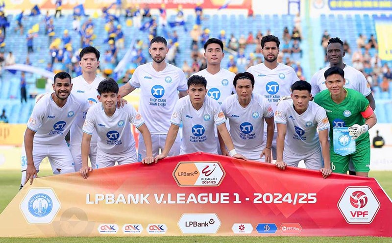 Nam Dinh Steel Blue becomes the first Vietnamese team to participate in 5 tournaments in a season. Photo: Nam Dinh Club