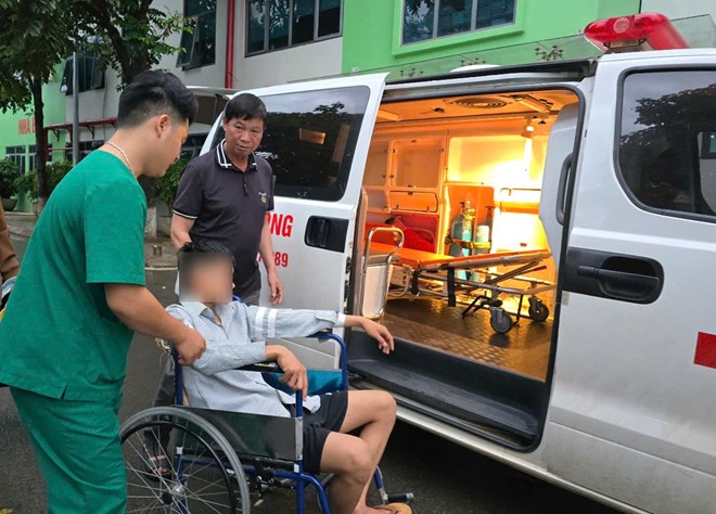 Thí sinh đặc biệt ở Sơn La được đưa đến phòng thi bằng xe cứu thương