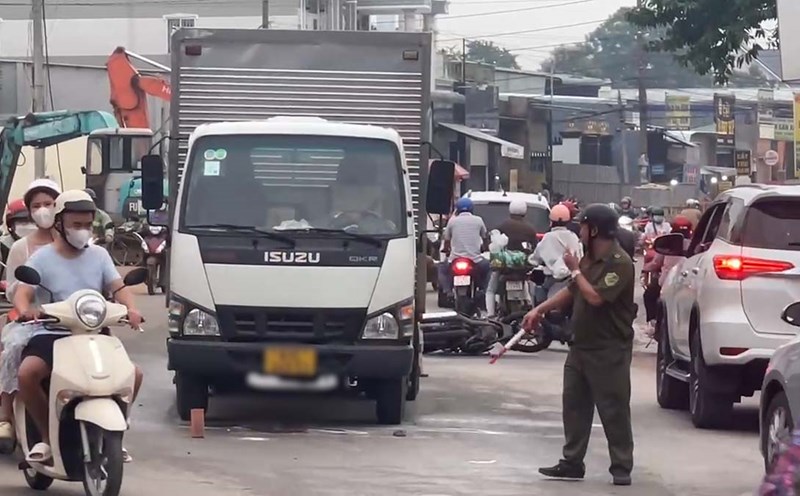 The scene of the accident that killed a young man in Binh Duong. Photo: Dinh Trong