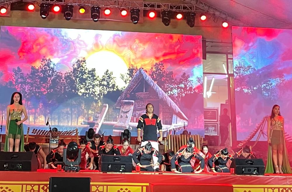 Repertorio de arte para celebrar el Festival de la Familia de Vietnam en 2025 en Dak Lak. Foto: Chi Long
