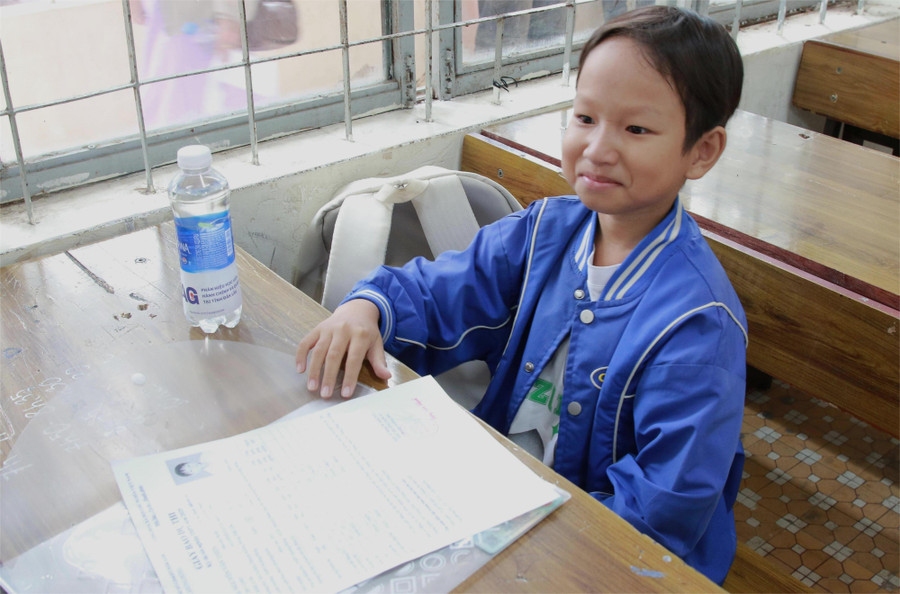Em Nguyen Van Thien tu tin buoc vao ky thi. Anh: Thanh Tam