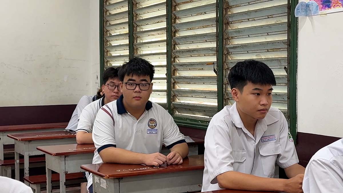 Overcoming her disabilities, contestant Nguyen Minh Tri is determined to achieve her dream in the high school graduation exam. Photo: Nhu Quynh