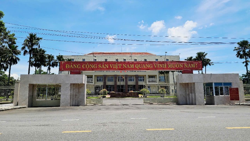 Nhieu co so vat chat, ha tang khang trang cua cap tinh, huyen doi du sau sap xep duoc bo tri ve cap xa, phuong, giup viec van hanh thuan loi hon. Trong anh, tru so Tinh uy Quang Nam se tro thanh noi lam viec cua phuong Ban Thach moi. Anh: Hoang Bin