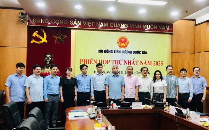 Members of the National Wage Council attended the first session. Photo: Ha Anh