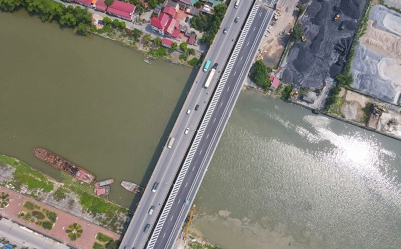 Nhu Nguyet Bridge expansion connects Bac Ninh - Bac Giang. Photo: Van Truong