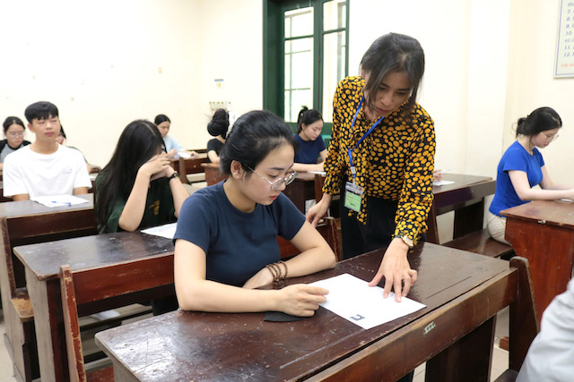 Sang nay, 26.6, thi sinh lam de thi mon Ngu van va chieu nay se la mon Toan. Anh: Van Trang