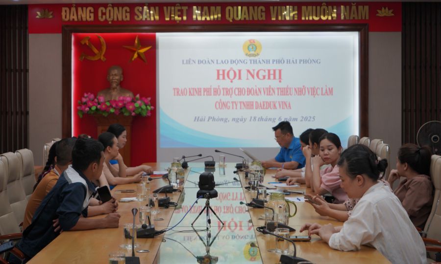 Representante de la Federacion Laboral de Hai Phong que trabaja con empleados de Daeduk Company. Foto: Mai Dung