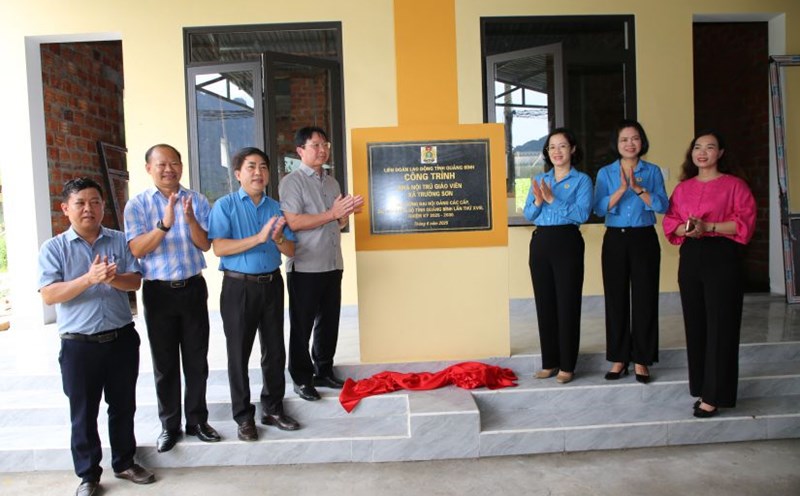 The new boarding house helps teachers in Truong Son commune have a stable place in the work of sowing. Photo: Cong Sang